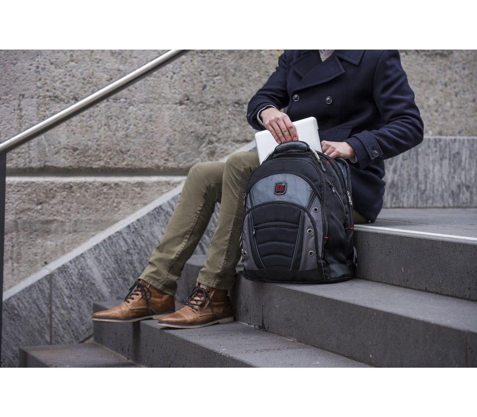 Mochila de viaje Synergy, para laptop de 16", 600635, color negro, tecnología Air Flow, tecnología Shock absorbing