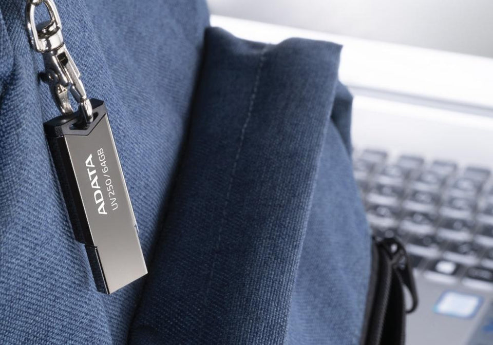 Memoria USB Adata UV250, 16GB, USB 2.0, Plata