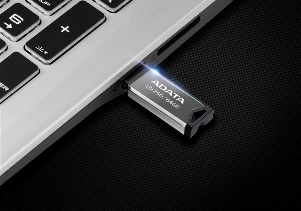 Memoria USB Adata UV250, 32GB, USB 2.0, Plata