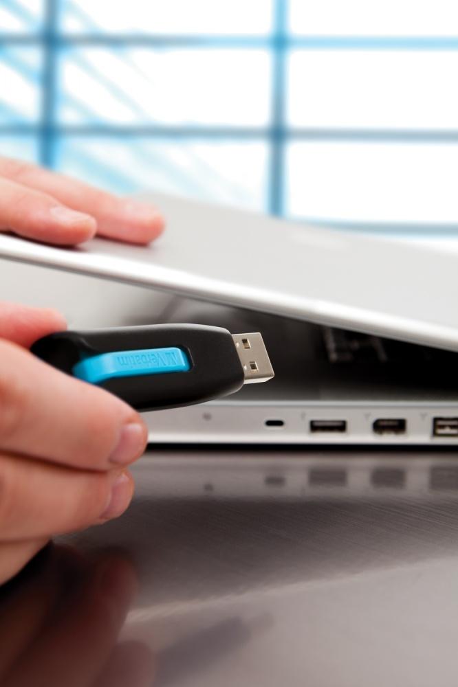 Memoria USB Verbatim Store 'n' Go V3, 16GB, USB 3.0, Negro/Azul
