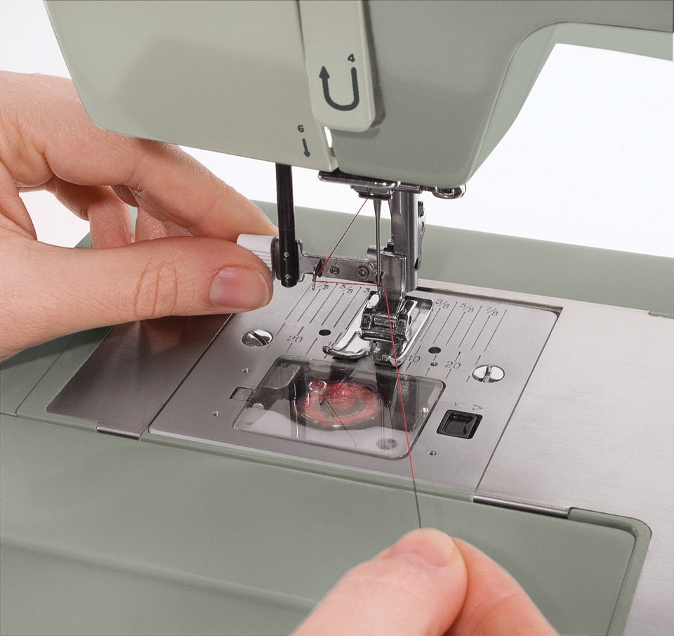 Máquina de coser Singer 4452  Mecánica 32 puntadas, Facilita Pro Mx, STX4, Color Gris