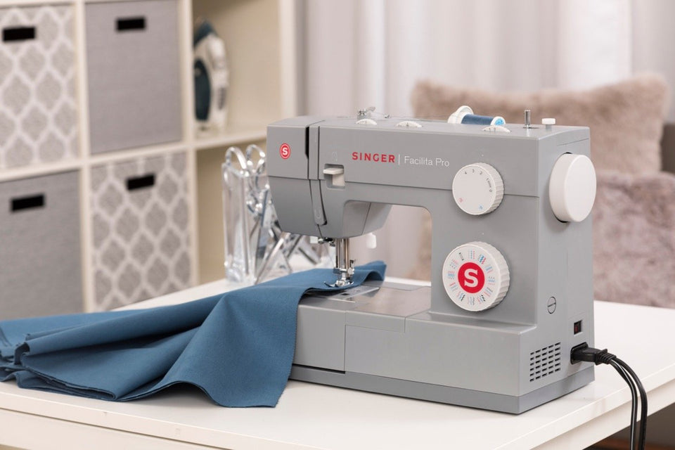 Máquina de coser Singer 4452  Mecánica 32 puntadas, Facilita Pro Mx, STX4, Color Gris